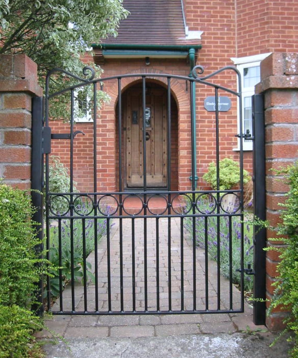 Small pedestrian gates