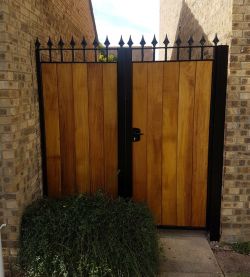 Large Pedestrian Wooden Gate 48 Gallery