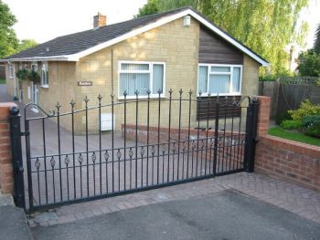 Small Driveway Gate 82