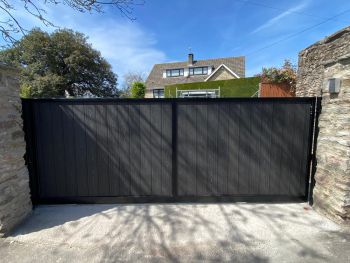 Sliding gate black 1