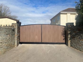 Cantilever sliding gate brown 1