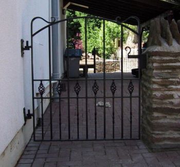 Small pedestrian gate 1a