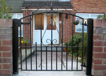 Small pedestrian gate 5